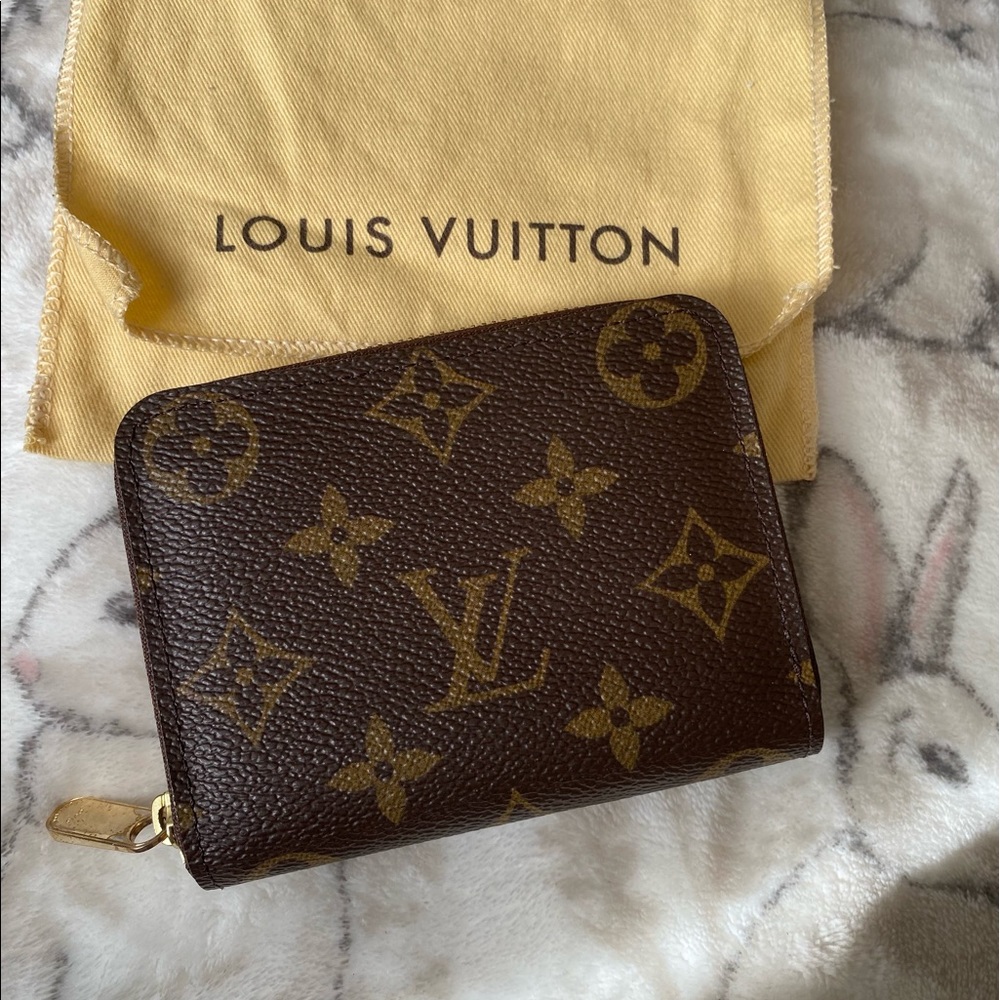 Louis Vuitton zippy coin purse